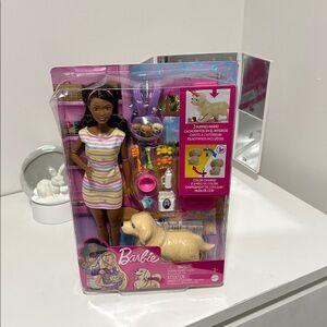 Barbie Doll & Pets Playset with Mommy Dog, 3 Newborn Puppies with Color-Change F